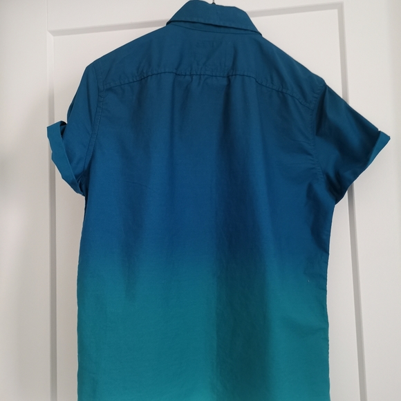 🆕 Hollister Co. Short Sleeve Button Down Shirt Ombré Dip Dye Roll Sleeve XS - Picture 7 of 8